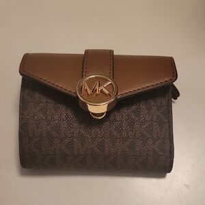 Michael Kors Gold Accent Brown Wallet Like New